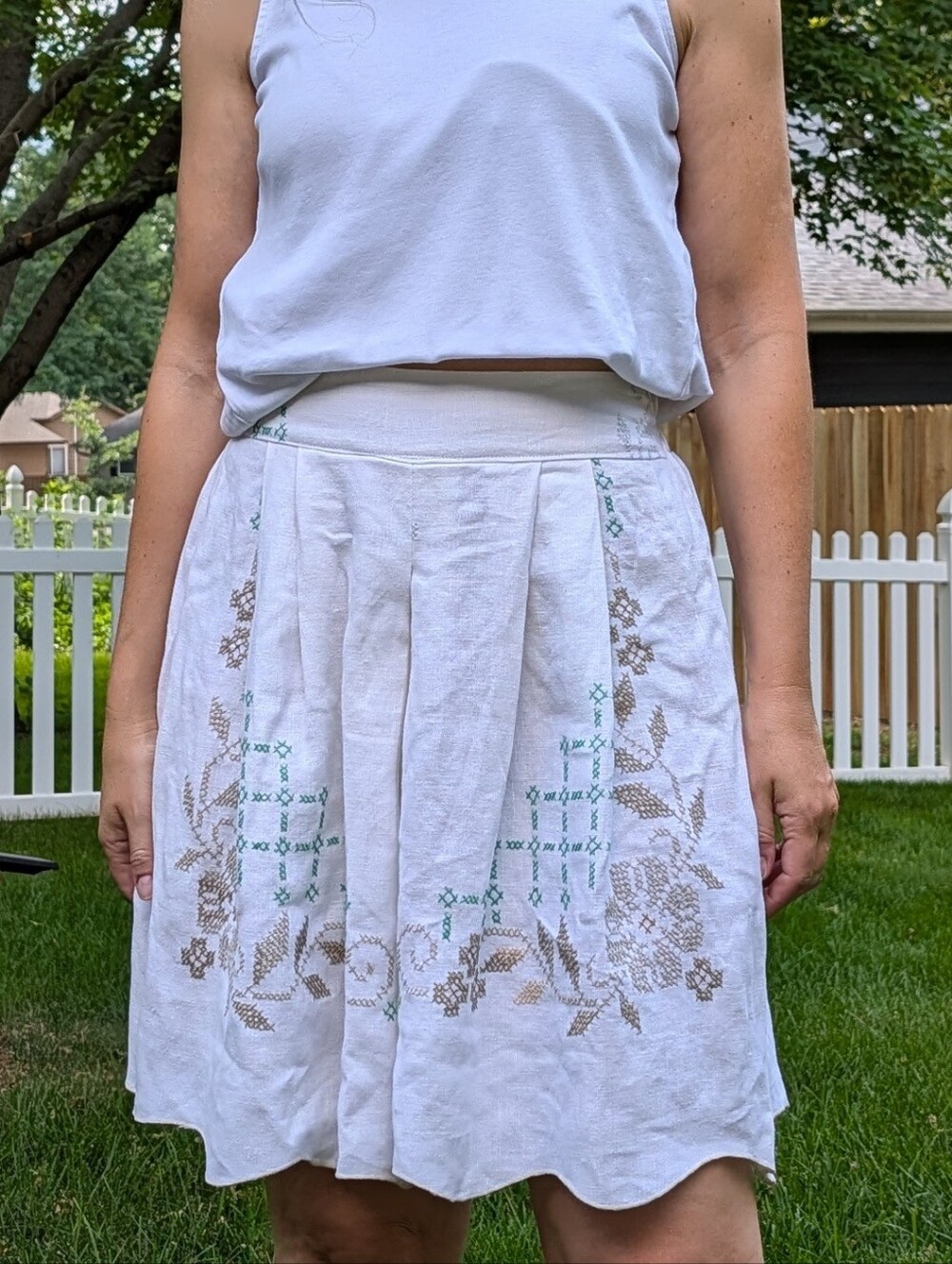 one of a kind LINEN SHORTS made from a cross stitched tablecloth S - Picture 4 of 12